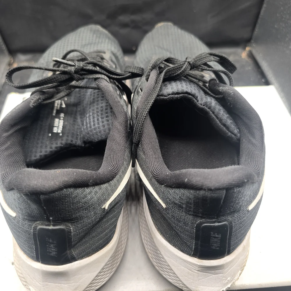 Nike‎ Charcoal Gray Sneakers